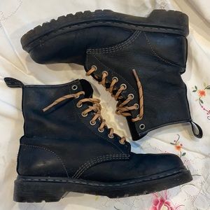 💛Dr Marten💛 Unisex. Air Wair Matte Black Leather Boot. Size 8